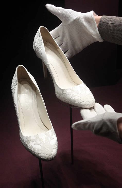 duchess of cambridge wedding shoes replica|kate middleton wedding shoes pictures.